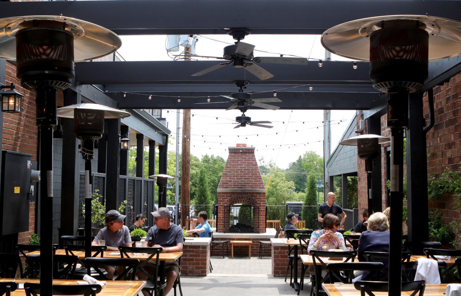 Outdoor dining in St. Louis